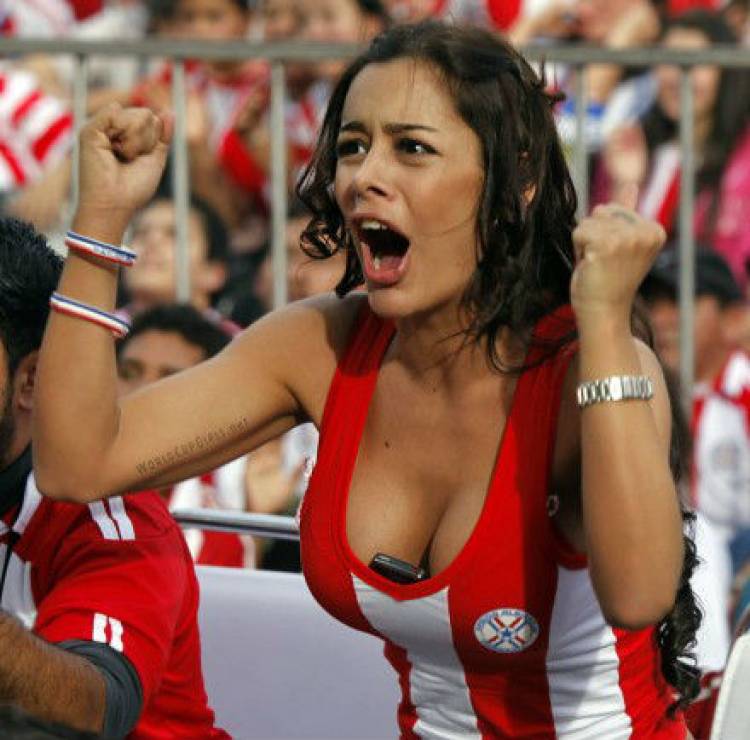 Top hottes fans World Cup 2014 Larissa Riquelme